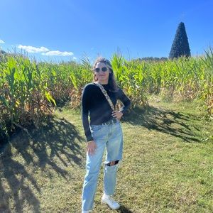 Meet your Posher, Danielle